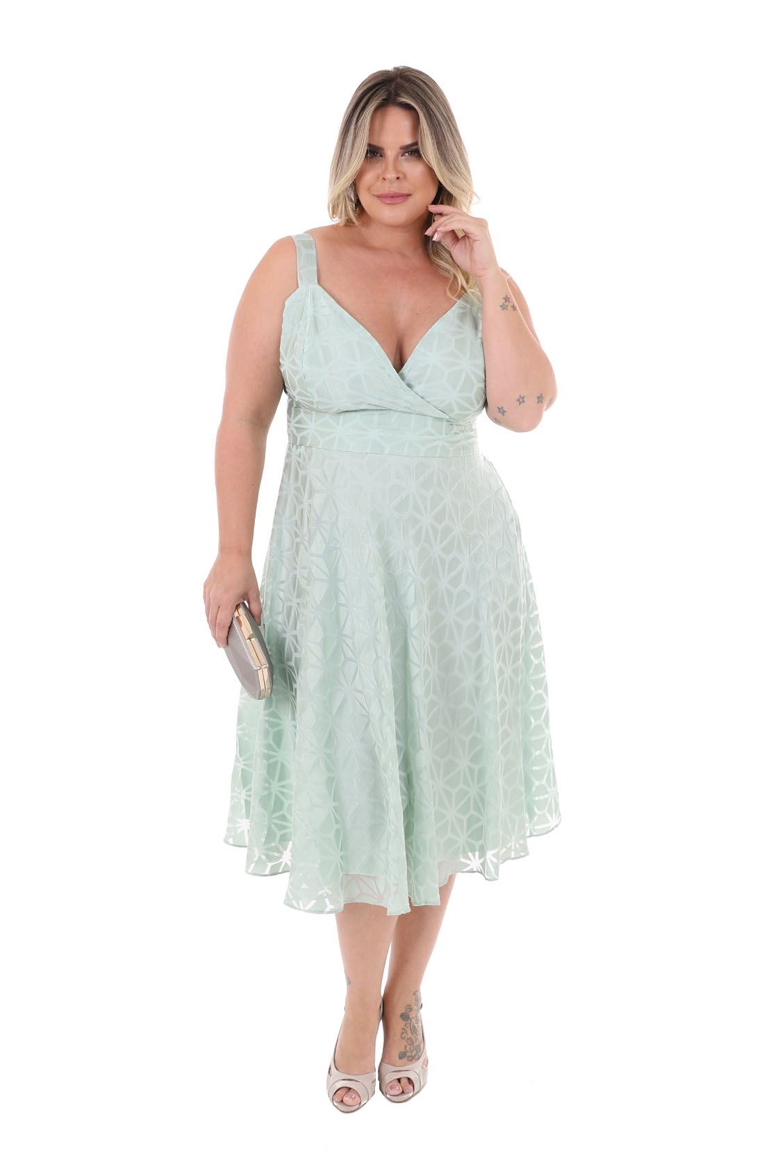 vestido midi de festa plus size