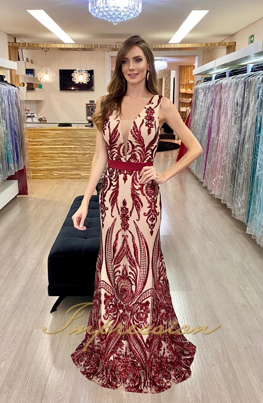 vestido de tule bordado longo para festa
