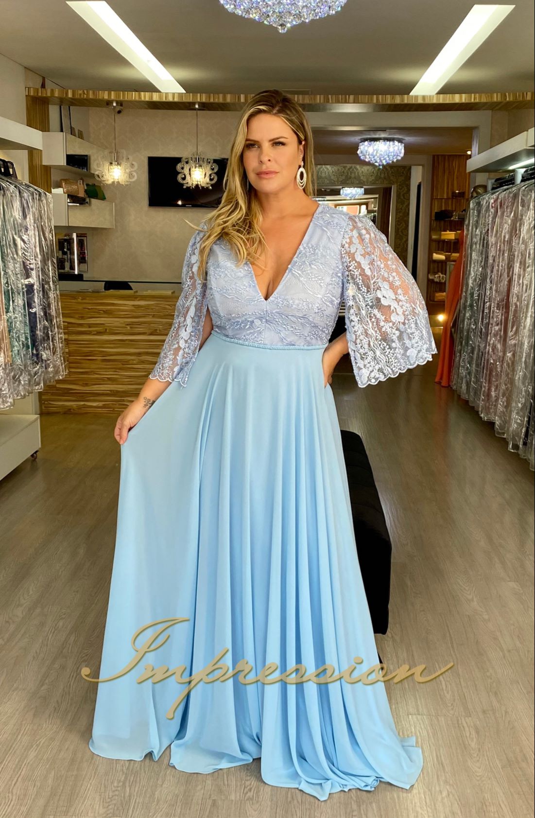 Vestido madrinha plus sales size azul serenity