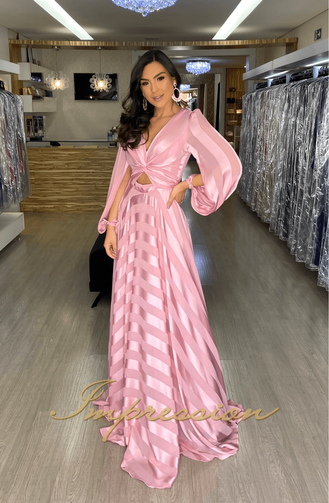 Vestido longo shop rose com manga