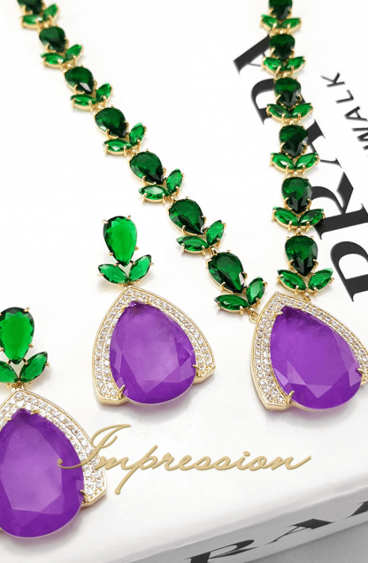 Conjunto de Festa Verde com Roxo